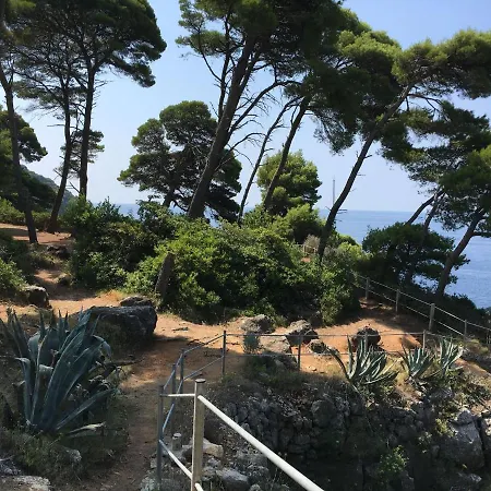 Villa Charming Island Garden,70m From Sandy And Restaurant, Free Wi-fi
